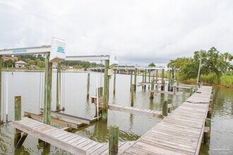 300 Bayou Blvd in Pensacola, FL - Building Photo - Building Photo