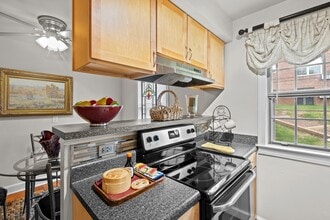 Rock Creek Springs Apartments in Silver Spring, MD - Foto de edificio - Building Photo