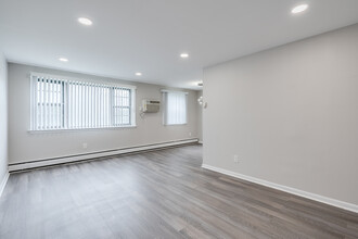 Northeast Apartments in Philadelphia, PA - Building Photo - Interior Photo