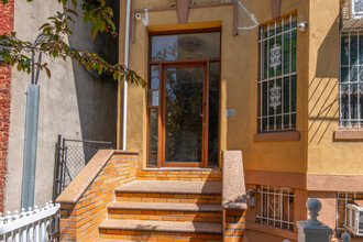 869 Pacific St in Brooklyn, NY - Foto de edificio - Building Photo