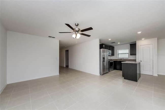 1467 Swan Lake Cir in Dundee, FL - Building Photo - Building Photo