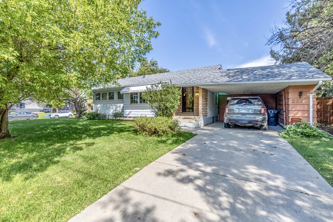 2625 Assiniboine Cres in Winnipeg, MB - Building Photo - Building Photo