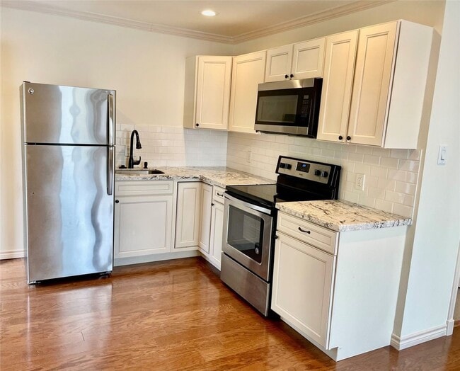 1332 W 21st St