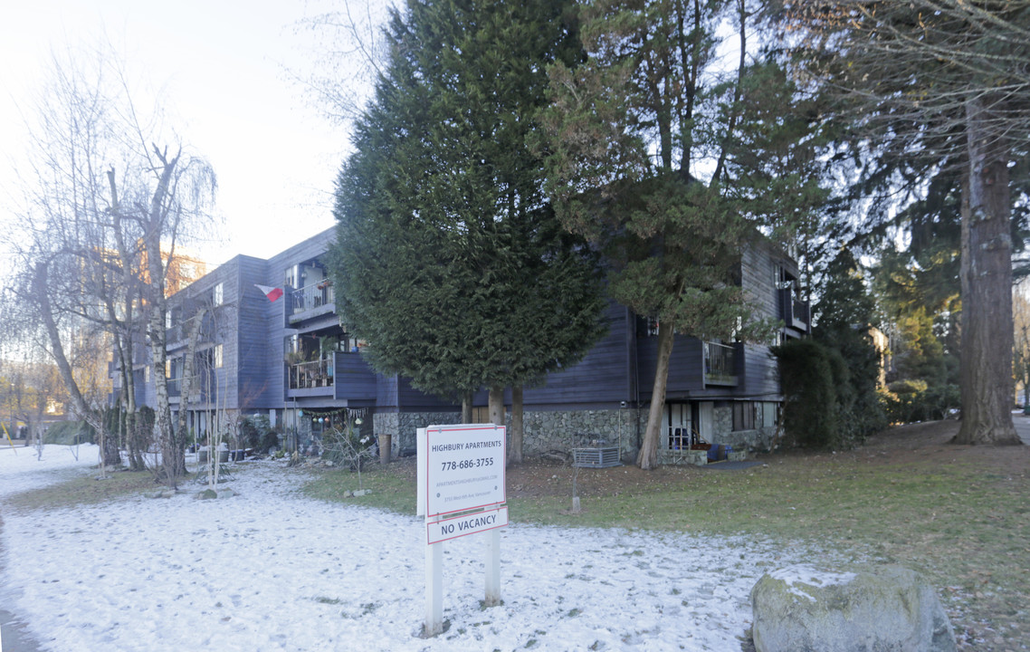 Highbury Apartments in Vancouver, BC - Building Photo