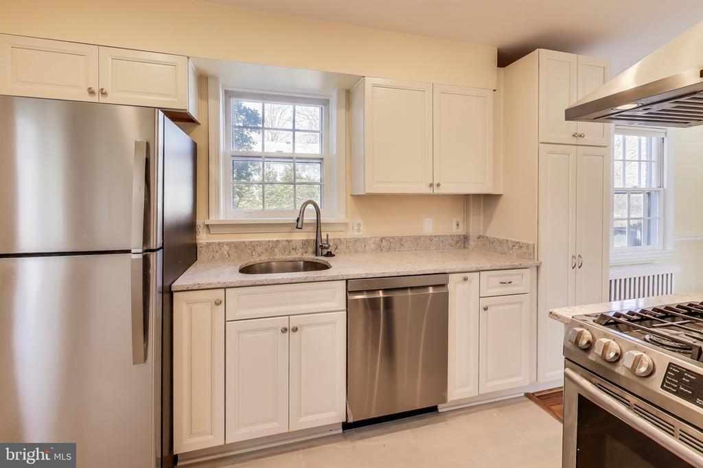 4623 Rosedale Ave in Bethesda, MD - Building Photo