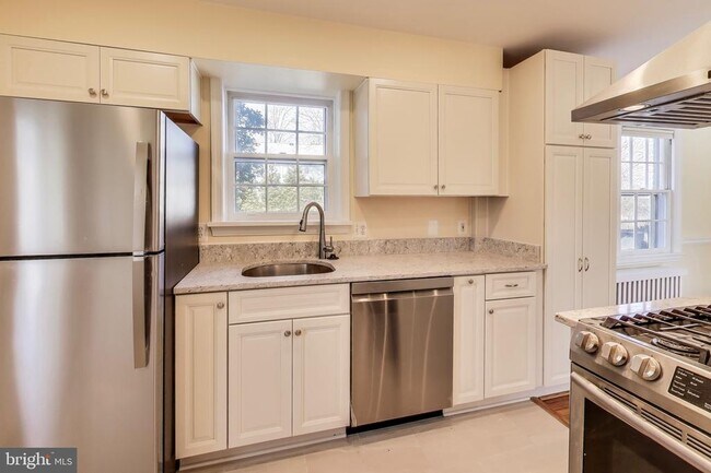 property at 4623 Rosedale Ave