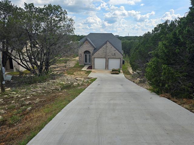 1017 Thicket Trail in Granbury, TX - Foto de edificio