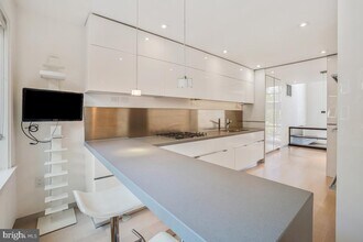 3927 Georgetown Ct NW in Washington, DC - Building Photo - Building Photo