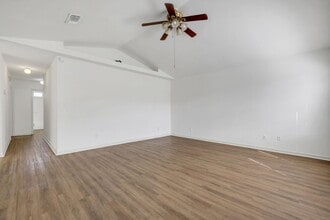 3214 Skyview Dr in Tallahassee, FL - Foto de edificio - Building Photo