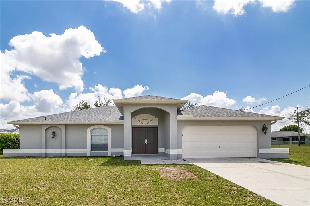 1107 SE 5th Ave in Cape Coral, FL - Building Photo