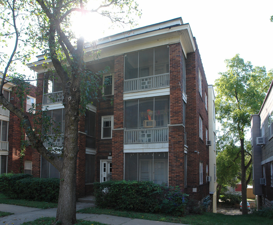 5108-5110 Baltimore Ave in Kansas City, MO - Foto de edificio