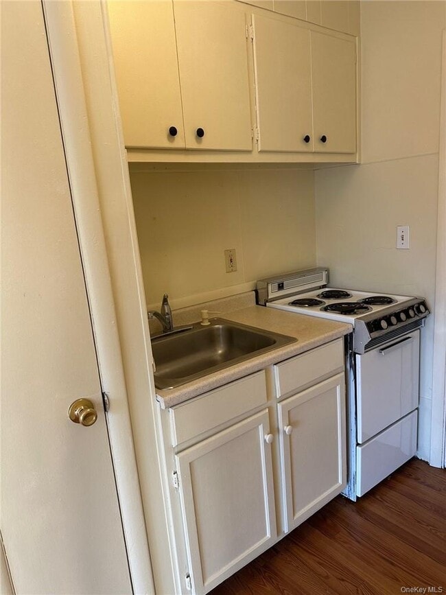349 Hooker Ave in Poughkeepsie, NY - Building Photo - Building Photo