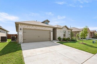 8720 Boulder Oak Blvd in Fort Worth, TX - Building Photo - Building Photo