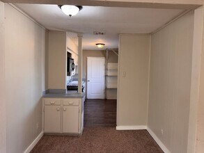 924 NW 24th St in Moore, OK - Building Photo - Building Photo