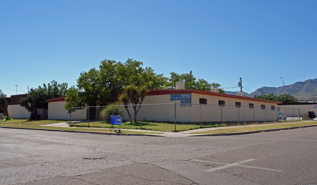 8969 Kenneth St in El Paso, TX - Building Photo