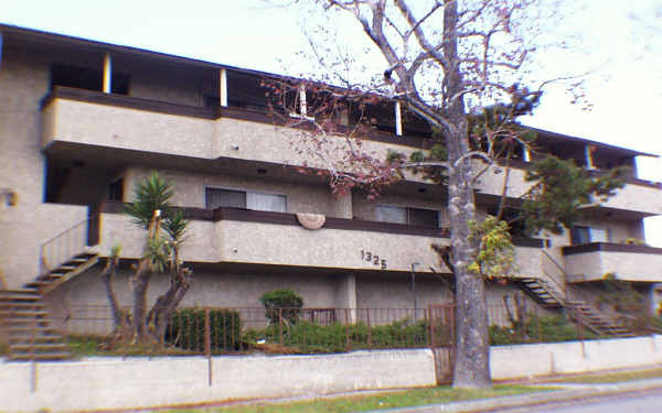 1325 Westminster Ave in Alhambra, CA - Building Photo