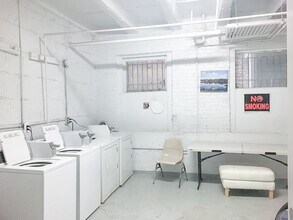 6956 N Ashland Blvd in Chicago, IL - Building Photo - Building Photo