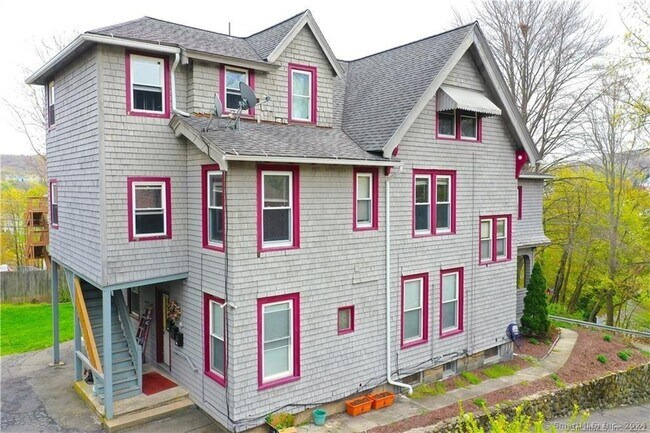 11 Southview St in Naugatuck, CT - Building Photo - Building Photo