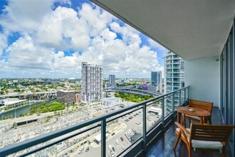 92 SW 3rd St, Unit # 2707 in Miami, FL - Building Photo - Building Photo