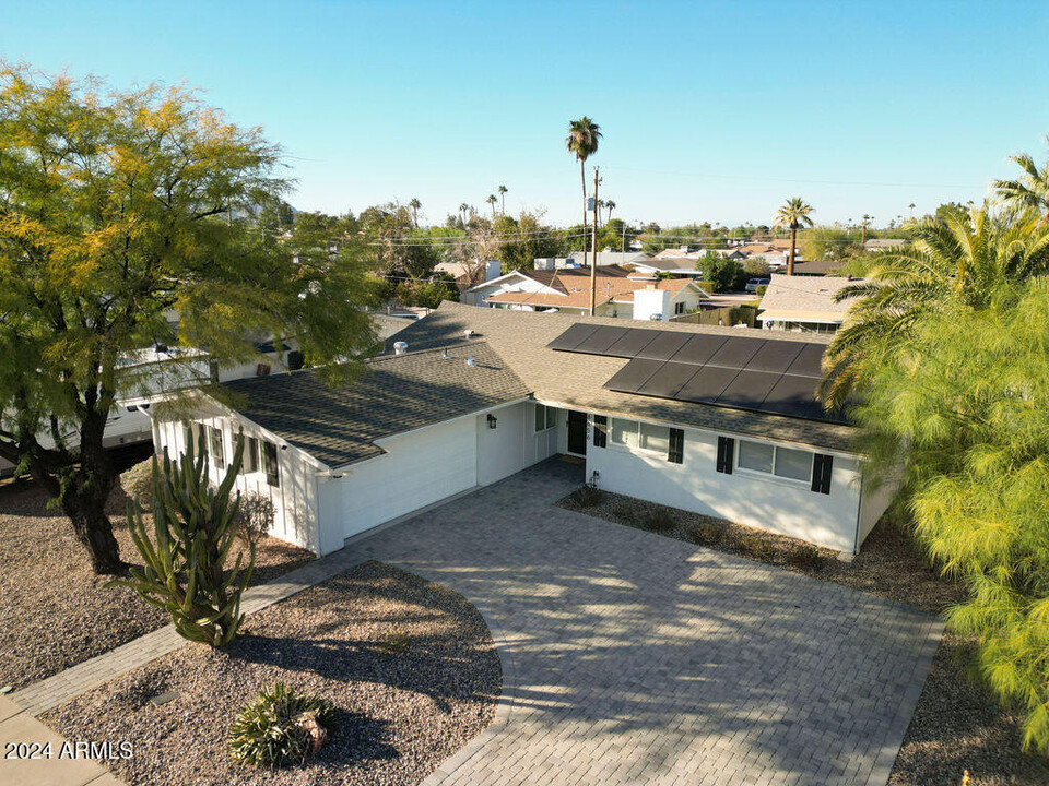 8656 E Solano Dr in Scottsdale, AZ - Foto de edificio