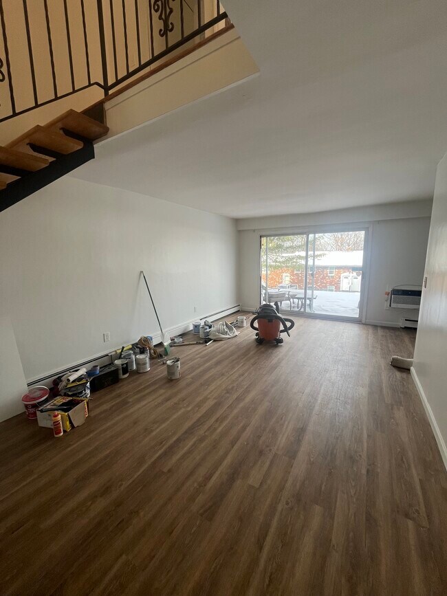 14 Alpine Dr in Wappingers Falls, NY - Foto de edificio - Building Photo