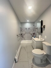 271 Broadway, Unit 3 in Bayonne, NJ - Building Photo - Building Photo