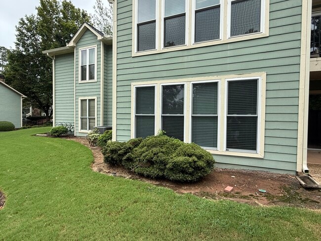 1103 Canyon Point Cir in Roswell, GA - Building Photo - Building Photo