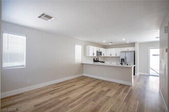 2108 Sandy Ln in Las Vegas, NV - Building Photo - Building Photo