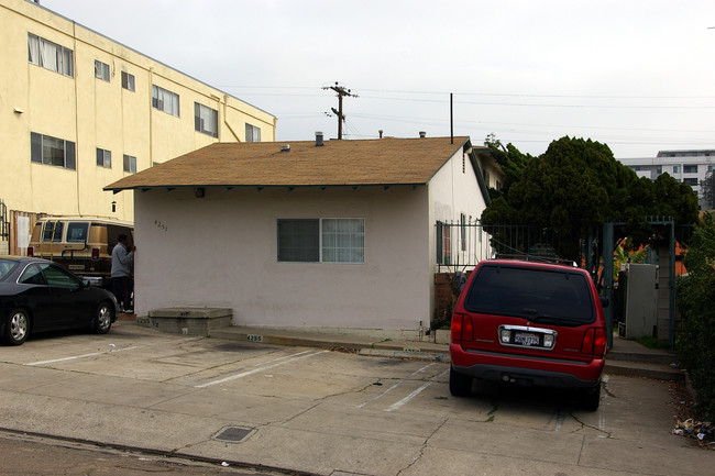 Fourplex & Sfr in San Diego, CA - Foto de edificio - Building Photo