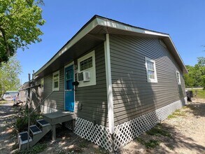 2405 Franklin St in Beaumont, TX - Foto de edificio - Building Photo