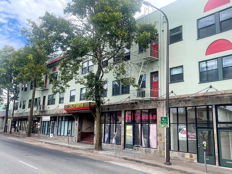 California Apartments in Berkeley, CA - Foto de edificio