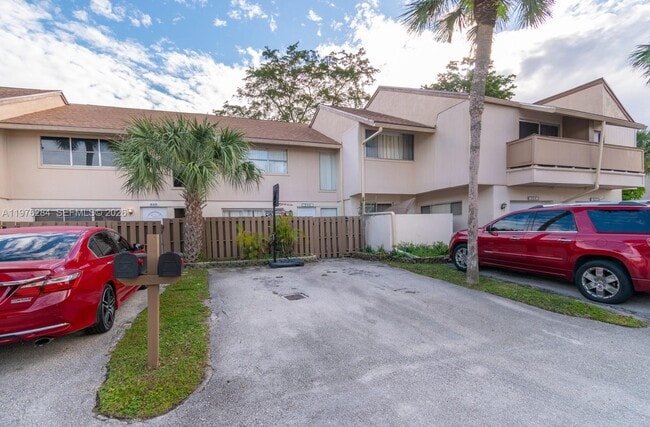 846 NW 81st Terrace in Plantation, FL - Building Photo - Building Photo