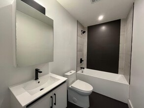 228 Clinton Ave, Unit 2L in Jersey City, NJ - Foto de edificio - Building Photo