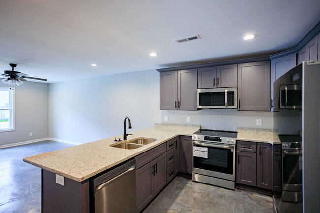 255 New Town Rd. in Watertown, TN - Foto de edificio - Interior Photo
