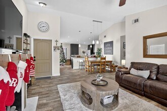 691 Willow Grove Ter in Davie, FL - Building Photo - Building Photo