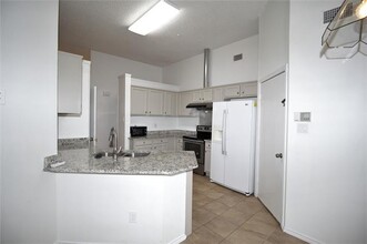 4312 Harvest Hill Rd in Carrollton, TX - Foto de edificio - Building Photo