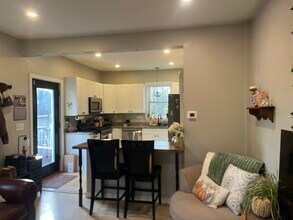 130 Mount Vernon St, Unit 130A in Dover, NH - Building Photo - Building Photo