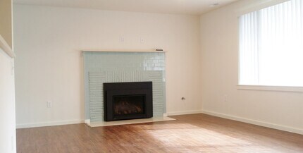 17517 10th Ave NE in Shoreline, WA - Building Photo - Building Photo