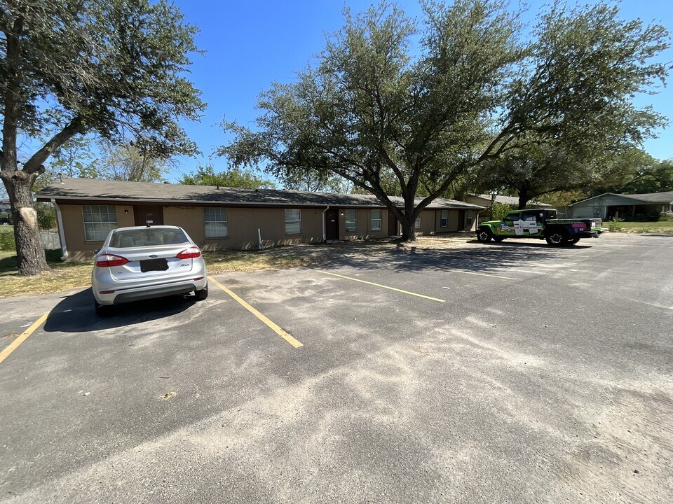 220 Bois D Arc St in Canton, TX - Building Photo