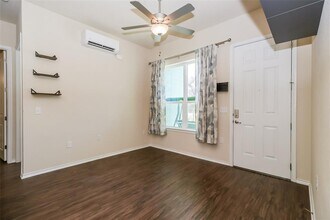 8601 West Gate Blvd in Austin, TX - Building Photo - Building Photo