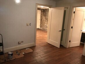 19 E Division St, Unit #1R in Chicago, IL - Building Photo - Building Photo