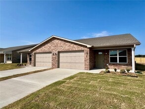 612 NW 69th Ave in Bentonville, AR - Foto de edificio - Building Photo