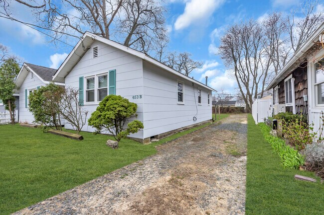 613 Essex Ave in Spring Lake, NJ - Building Photo - Building Photo