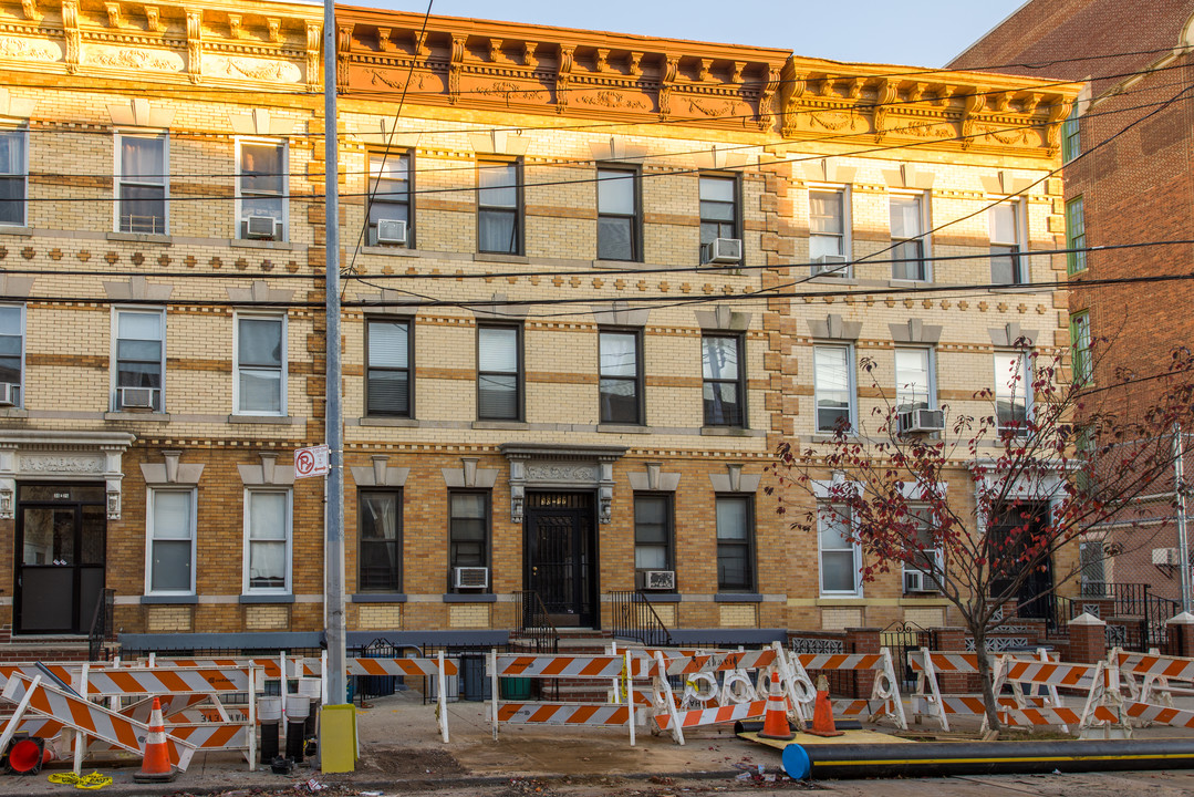 3027 42nd St in Astoria, NY - Building Photo