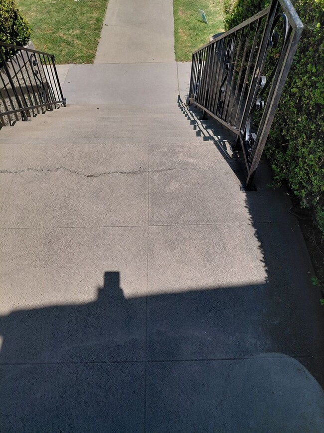 1323-1325 S Leland St in Los Angeles, CA - Building Photo - Building Photo