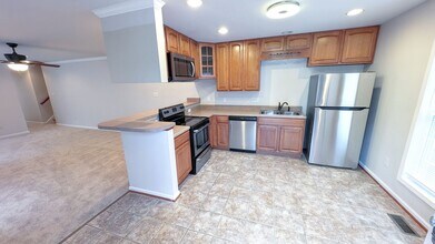 74 Turnabout Ln in Hendersonville, NC - Building Photo - Building Photo