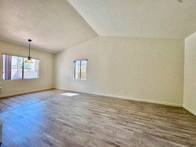 1016 Stoneypeak Ave in North Las Vegas, NV - Building Photo - Building Photo