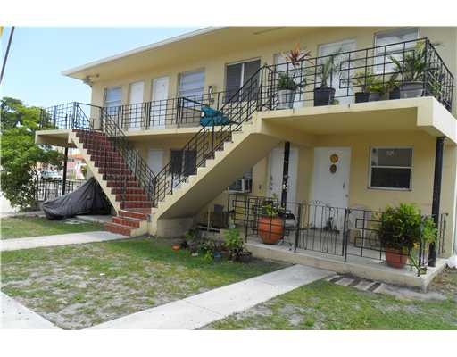1700 NW 1st St in Miami, FL - Foto de edificio