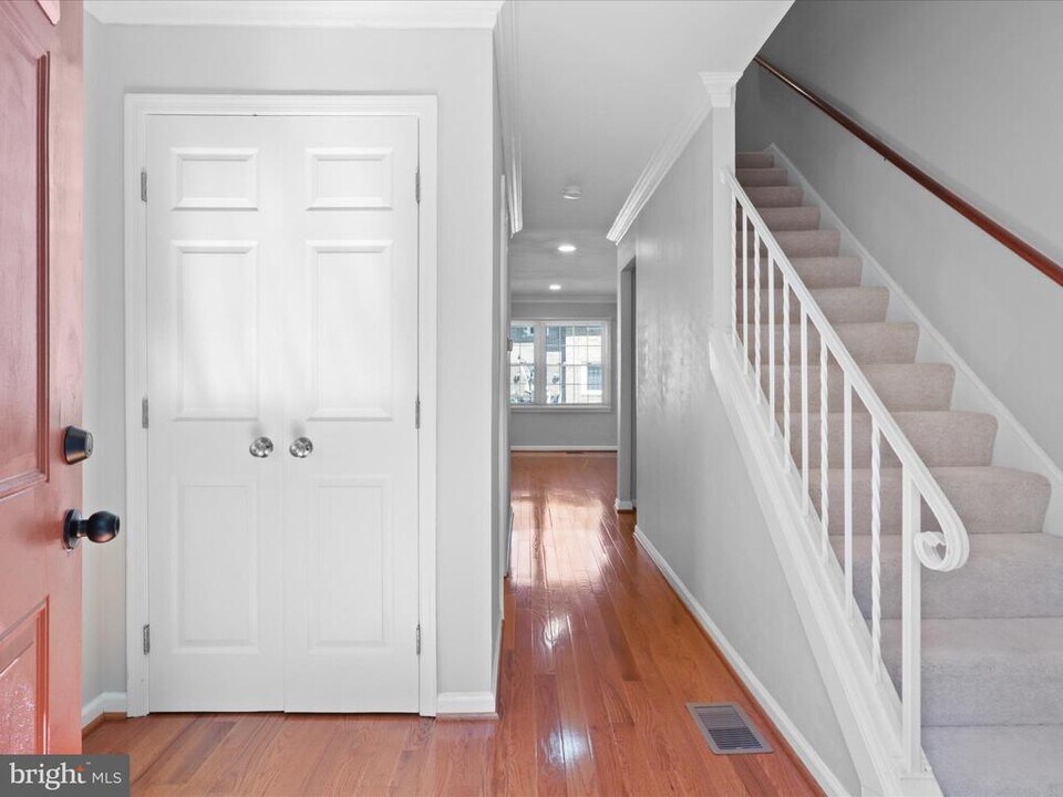 14824 Maidstone Ct in Centreville, VA - Building Photo