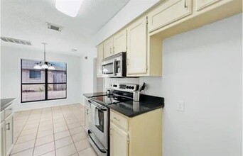 6913 Sierra Dr in Fort Worth, TX - Foto de edificio - Building Photo